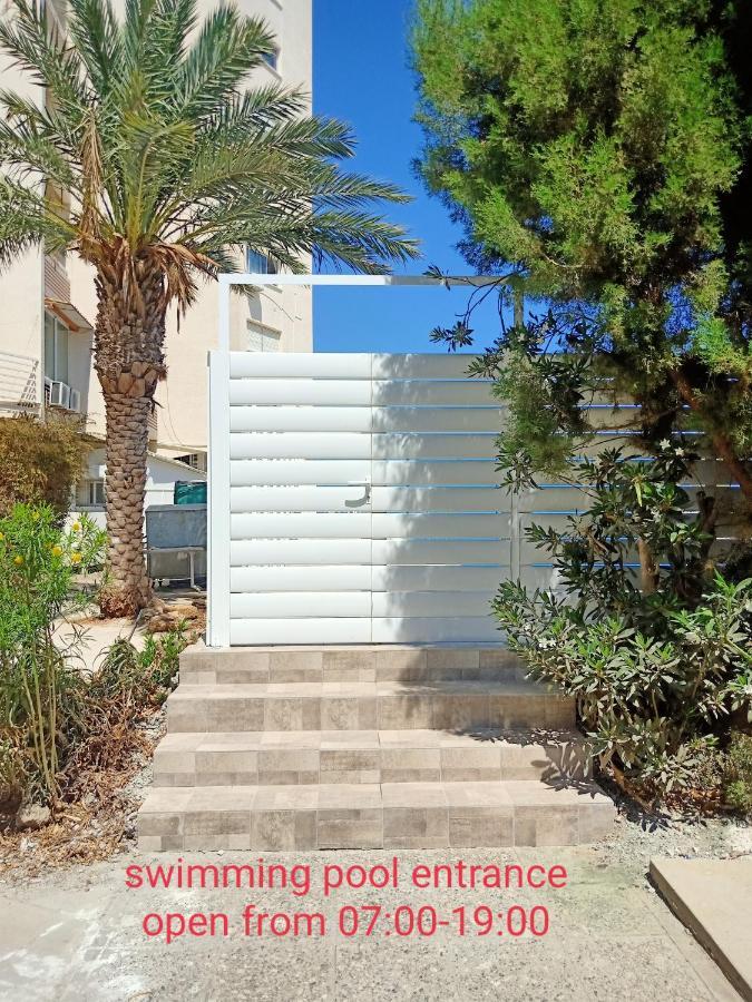 Stelia'S Seagate Studio Apt. Larnaca Buitenkant foto