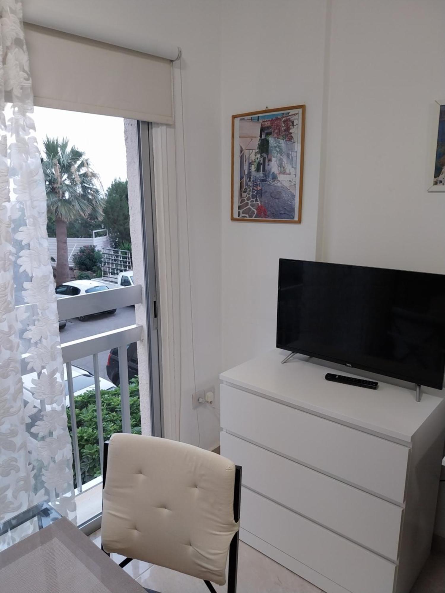 Stelia'S Seagate Studio Apt. Larnaca Buitenkant foto