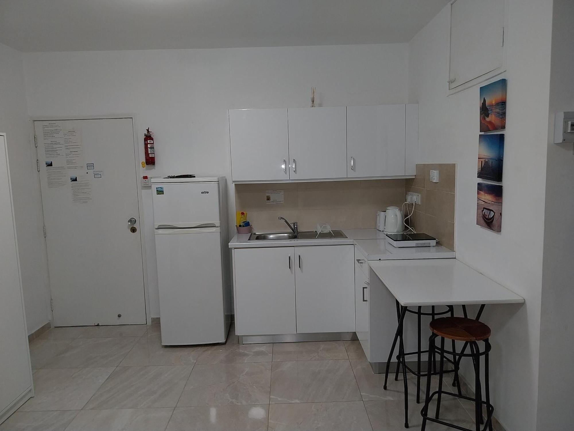 Stelia'S Seagate Studio Apt. Larnaca Buitenkant foto