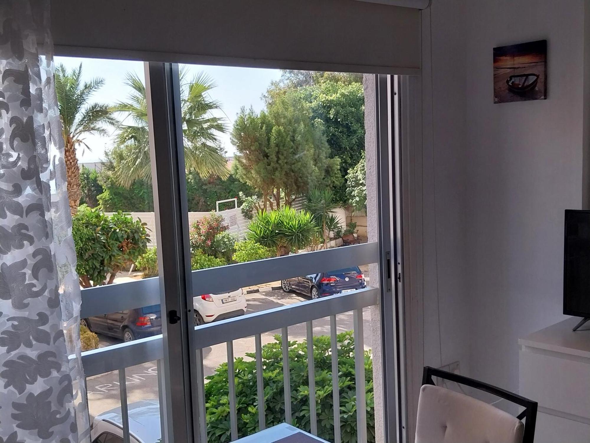 Stelia'S Seagate Studio Apt. Larnaca Buitenkant foto