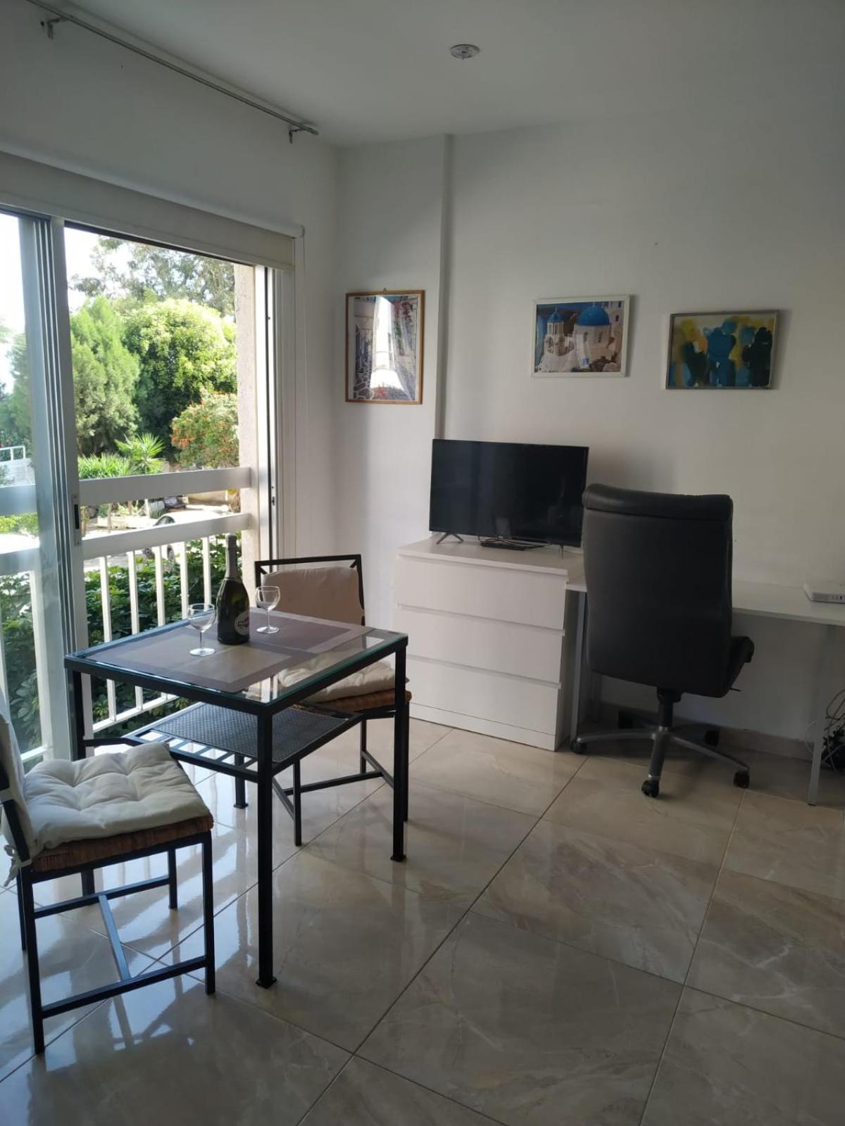 Stelia'S Seagate Studio Apt. Larnaca Buitenkant foto